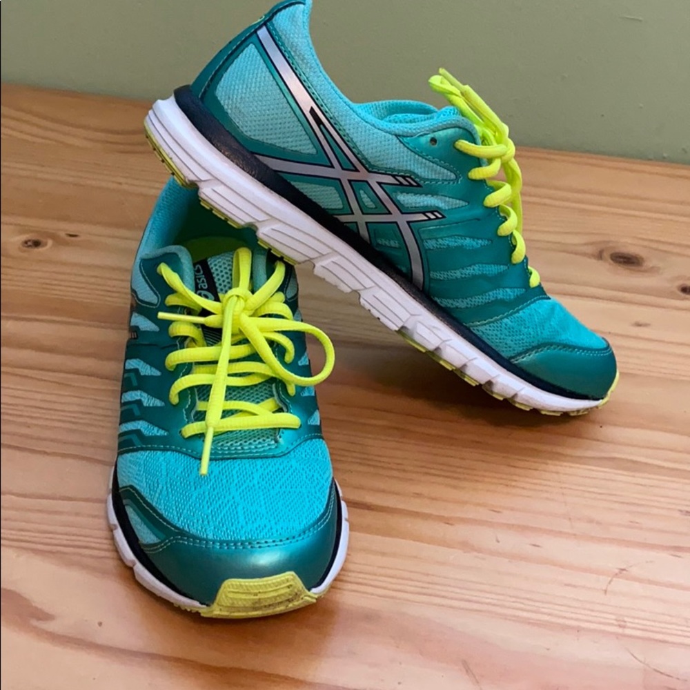 Women’s size 7 ASICS
